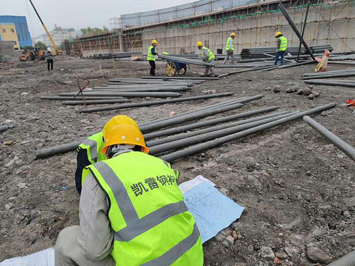 鹿泉螺栓球网架结构